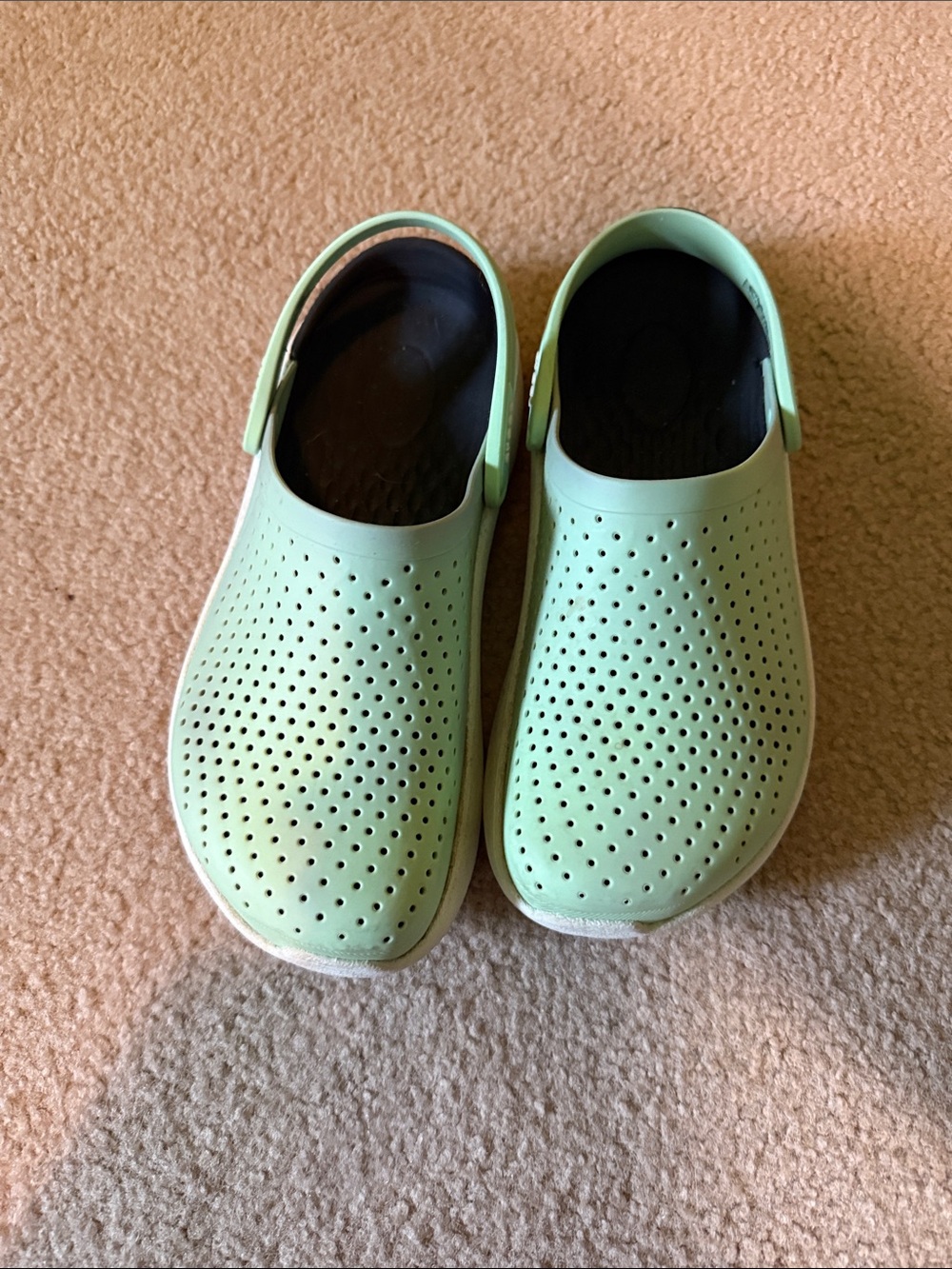 CROCS WOMEN MINT GREEN Size 8
